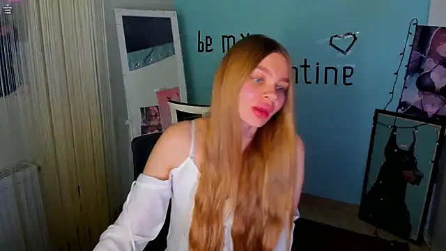 Snapshot of Molly_sweetie chatting on 02.10.25 Molly sweetie online show from 02.10.25