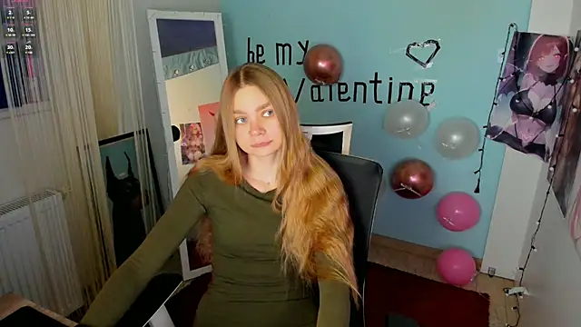 Snapshot of Molly_sweetie chatting on 02.18.25 Molly sweetie online show from 02.18.25