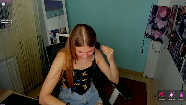 Snapshot of Molly_sweetie chatting on 02.26.25 Molly sweetie online show from 02.26.25