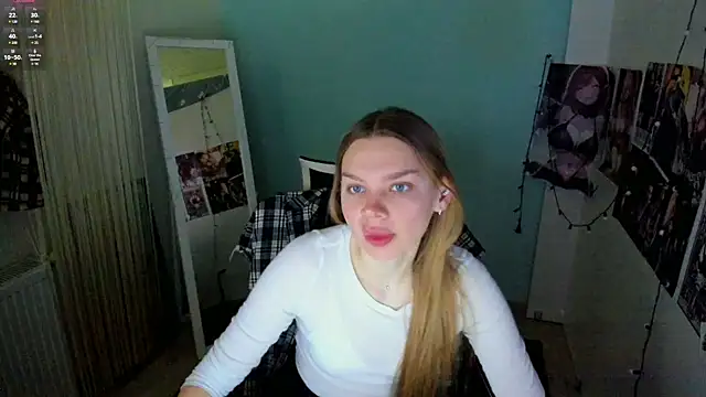 Snapshot of Molly_sweetie chatting on 03.17.25 Molly sweetie online show from 03.17.25