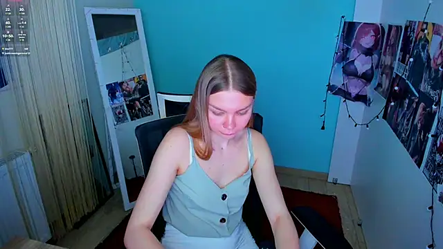 Snapshot of Molly_sweetie chatting on 03.18.25 Molly sweetie online show from 03.18.25