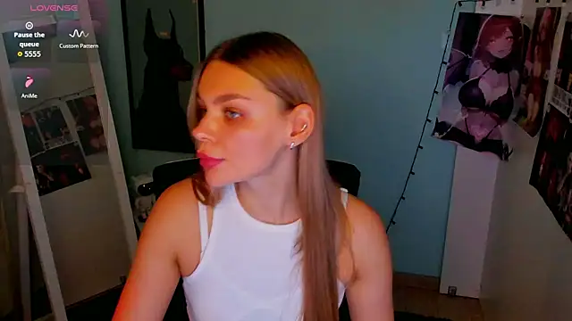 Snapshot of Molly_sweetie chatting on 09.10.25 Molly sweetie online show from 09.10.25