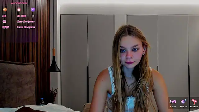 Snapshot of Molly_sweetie chatting on 09.25.25 Molly sweetie online show from 09.25.25