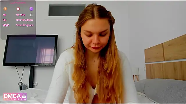 Snapshot of Molly_sweetie chatting on 04.19.26 Molly sweetie online show from 04.19.26