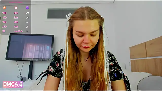 Snapshot of Molly_sweetie chatting on 05.13.26 Molly sweetie online show from 05.13.26