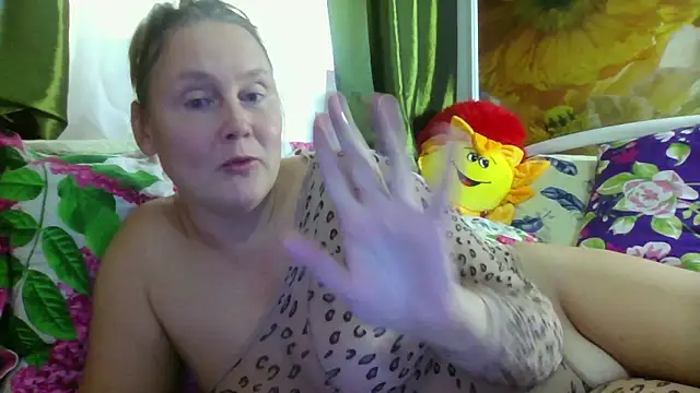 Snapshot of pussykroshka chatting on 10.08.25 pussykroshka online show from 10.08.25