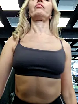 Snapshot of Miss____Mia_ chatting on 02.04.25 Miss Mia online show from 02.04.25