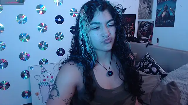 Snapshot of abril666 chatting on 10.20.25 abril666 online show from 10.20.25