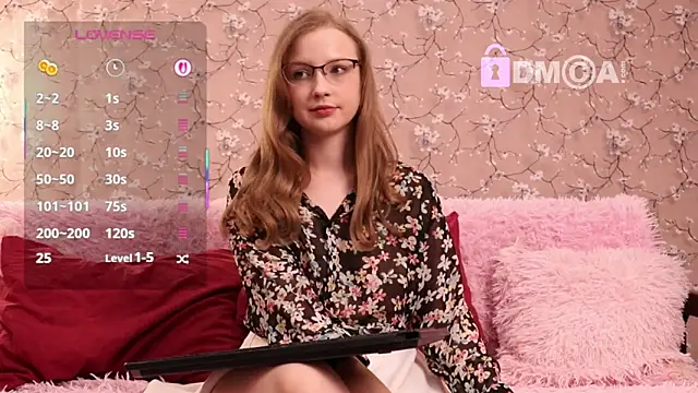 Snapshot of steffania- chatting on 10.11.25 steffania- online show from 10.11.25