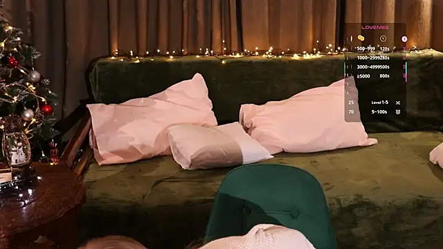 Snapshot of steffania- chatting on 12.18.25 steffania- online show from 12.18.25