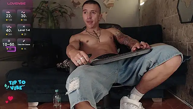 Snapshot of rogert_xx chatting on 02.08.25 rogert xx online show from 02.08.25