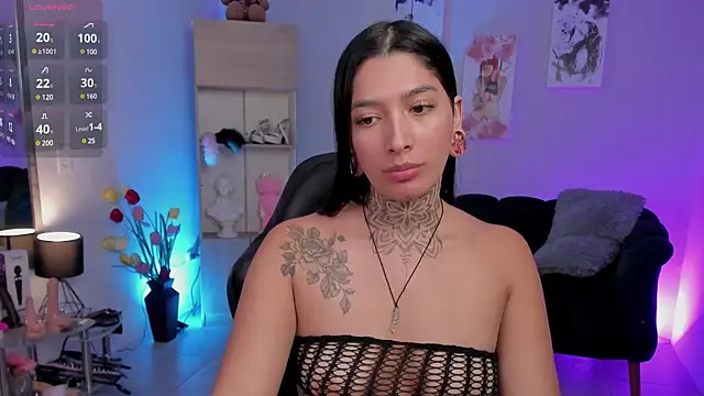 Snapshot of LouaneBourVip chatting on 01.20.25 LouaneBourVip online show from 01.20.25