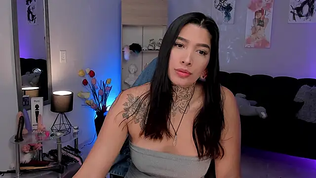 Snapshot of LouaneBourVip chatting on 02.12.25 LouaneBourVip online show from 02.12.25