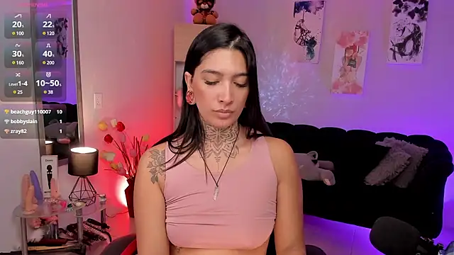 Snapshot of LouaneBourVip chatting on 02.14.25 LouaneBourVip online show from 02.14.25