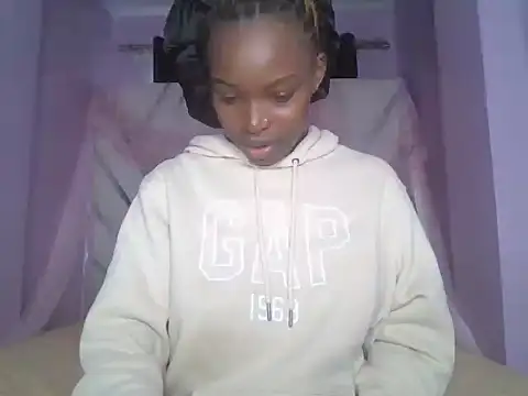 Pretty-queen123 online show from 09.13.25