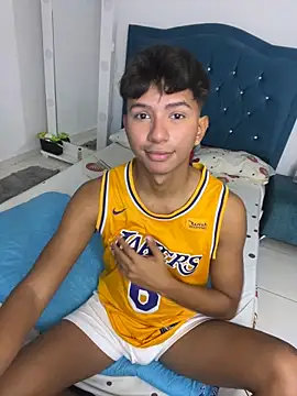 Leonarrrd 01 online show from 09.23.25