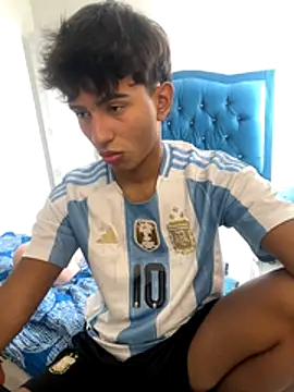 Leonarrrd 01 online show from 10.21.25