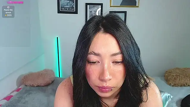 lilyy evanss online show from 03.19.25