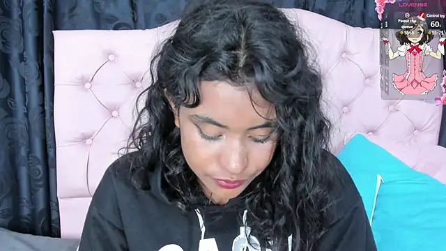 Snapshot of Applehot_LRR chatting on 02.05.25 Applehot LRR online show from 02.05.25