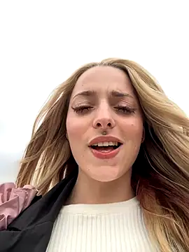 LoraaDoll online show from 09.15.25