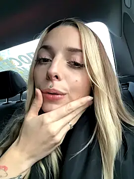 LoraaDoll online show from 10.20.25