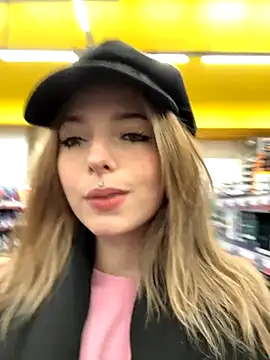 LoraaDoll online show from 11.15.25