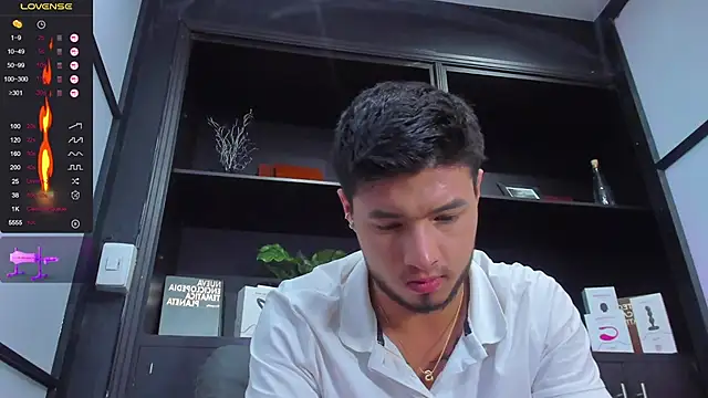 Snapshot of EdwardRoss_ chatting on 02.04.25 EdwardRoss online show from 02.04.25