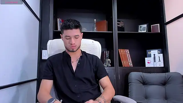 Snapshot of EdwardRoss_ chatting on 02.16.25 EdwardRoss online show from 02.16.25