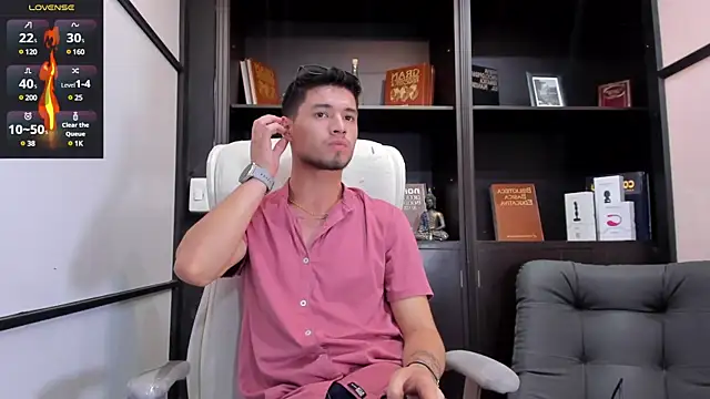 Snapshot of EdwardRoss_ chatting on 03.15.25 EdwardRoss online show from 03.15.25