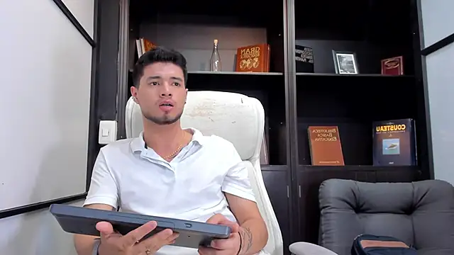 Snapshot of EdwardRoss_ chatting on 03.16.25 EdwardRoss online show from 03.16.25