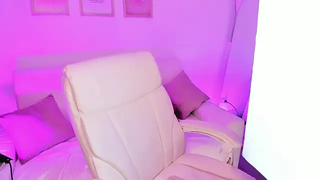 Steff London online show from 02.07.25