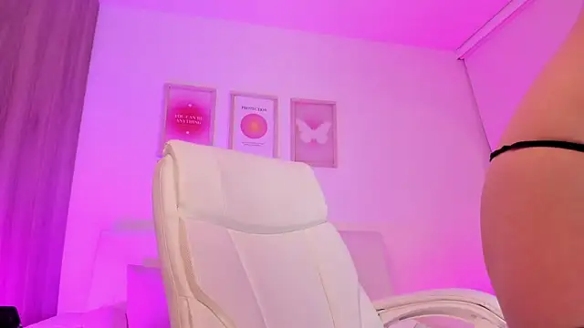 Steff London online show from 03.20.25