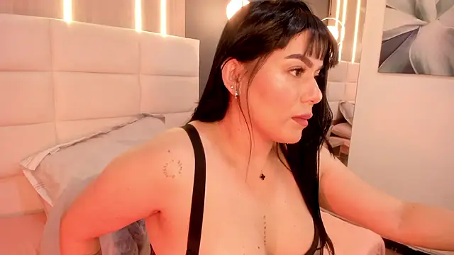 Snapshot of Miah_gomez_ chatting on 01.11.25 Miah gomez online show from 01.11.25