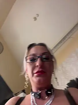 Snapshot of Luiza_Hammer chatting on 05.18.26 Luiza Hammer online show from 05.18.26
