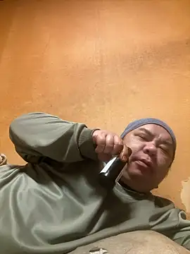 Snapshot of punk0805 chatting on 02.14.26 punk0805 online show from 02.14.26