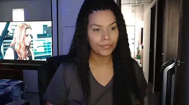 Snapshot of CarolinaRincon chatting on 12.15.24 CarolinaRincon online show from 12.15.24