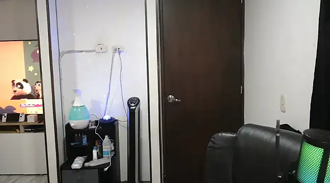 Snapshot of CarolinaRincon chatting on 03.19.25 CarolinaRincon online show from 03.19.25