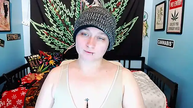 Snapshot of Chloenightmare chatting on 02.08.25 Chloenightmare online show from 02.08.25