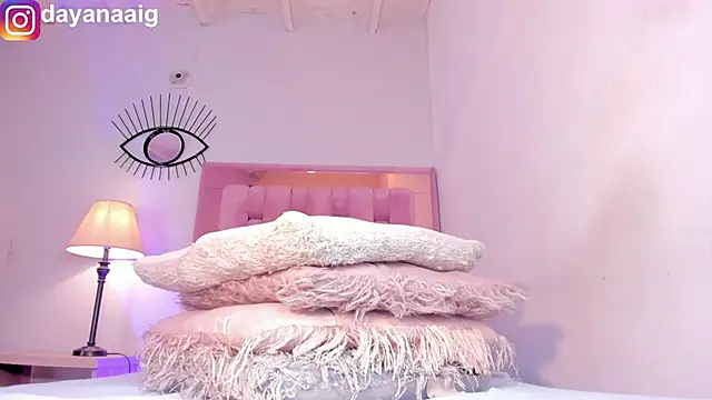 Snapshot of Voluptupus-girl chatting on 11.06.25 Voluptupus-girl online show from 11.06.25