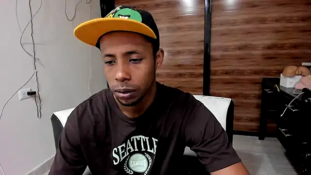 Snapshot of AlejoKhalifa_ chatting on 02.04.25 AlejoKhalifa online show from 02.04.25