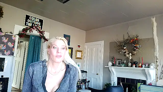 Glamazonx online show from 12.15.25