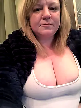 Snapshot of jusichka chatting on 03.15.26 jusichka online show from 03.15.26