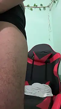 Snapshot of yObal-hot chatting on 11.25.25 yObal-hot online show from 11.25.25