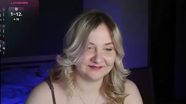 Snapshot of sensual_girrrl chatting on 04.14.26 sensual girrrl online show from 04.14.26