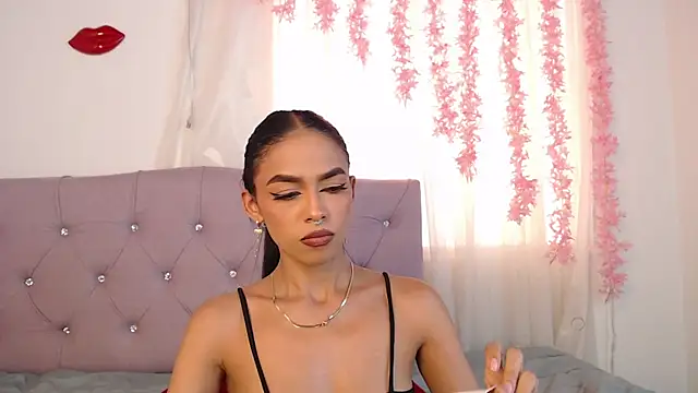 Snapshot of Alleanys_Cristal chatting on 02.04.25 Alleanys Cristal online show from 02.04.25