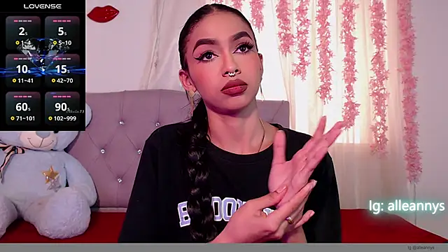 Snapshot of Alleanys_Cristal chatting on 03.01.25 Alleanys Cristal online show from 03.01.25