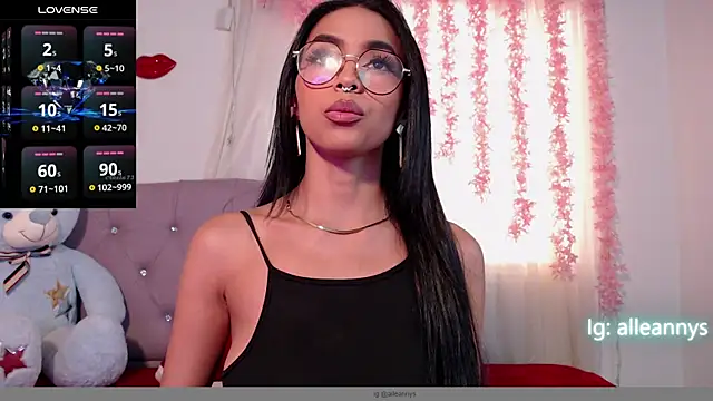 Snapshot of Alleanys_Cristal chatting on 03.03.25 Alleanys Cristal online show from 03.03.25