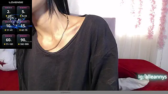 Snapshot of Alleanys_Cristal chatting on 03.07.25 Alleanys Cristal online show from 03.07.25