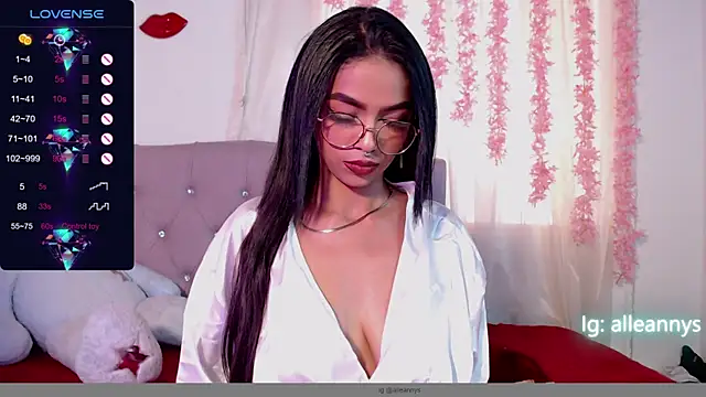 Snapshot of Alleanys_Cristal chatting on 03.17.25 Alleanys Cristal online show from 03.17.25