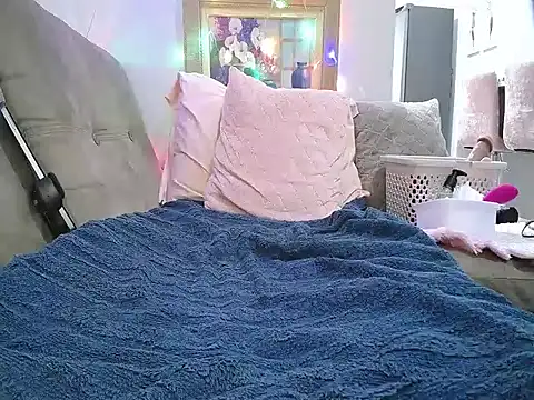 Irresistible24 online show from 03.02.25